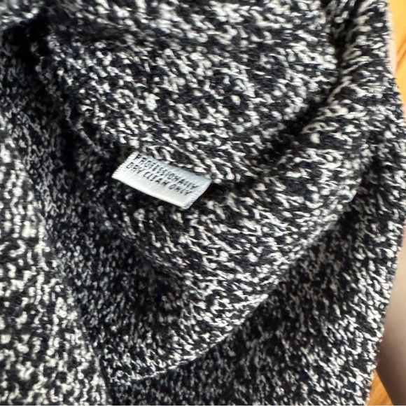 St. John Black Ribbed Sleeveless Top Size 10 - Picture 3 of 4